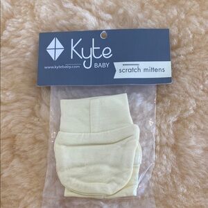 Kyte Baby yellow Scratch Mittens